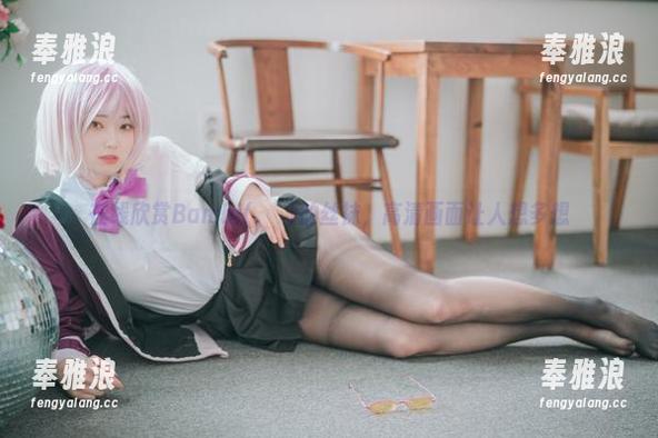在线欣赏Bambi(밤비)的丝袜，高清画面让人想多想