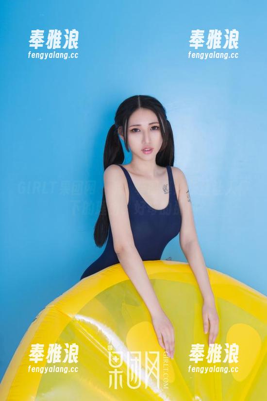 GIRLT果团网 - 龚玥菲图集：灰丝让人停下的理由，好奇的那种