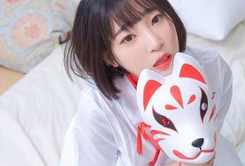 又是Kang Inkyung的最新白色比基尼图片,居然能让我想起了夏天的海浪…