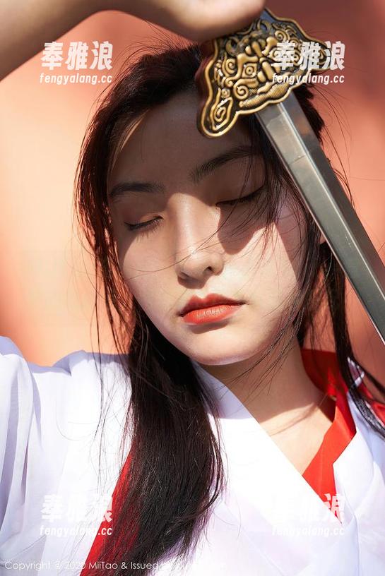 MiiTao蜜桃社-小魔女lily MiiTao蜜桃社 - 连体衣+小魔女lily=意外的松弛感,图集实在该多些这种搭配!