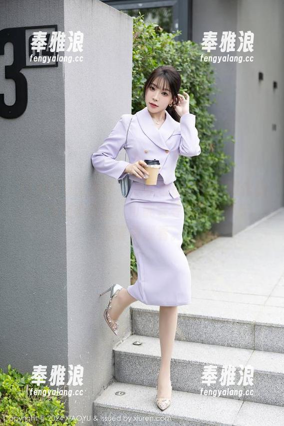XIAOYU语画界-顾桥楠 XIAOYU语画界 - 顾桥楠的抹胸礼服作品,分享贴心提醒:可能会导致心神不宁,请谨慎观看。