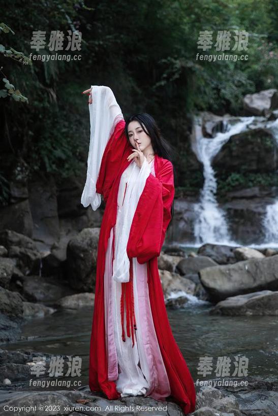Xiuren秀人网-孔一红 Xiuren秀人网 - 写真栩栩如生,孔一红的礼服有种不可名状的气氛。