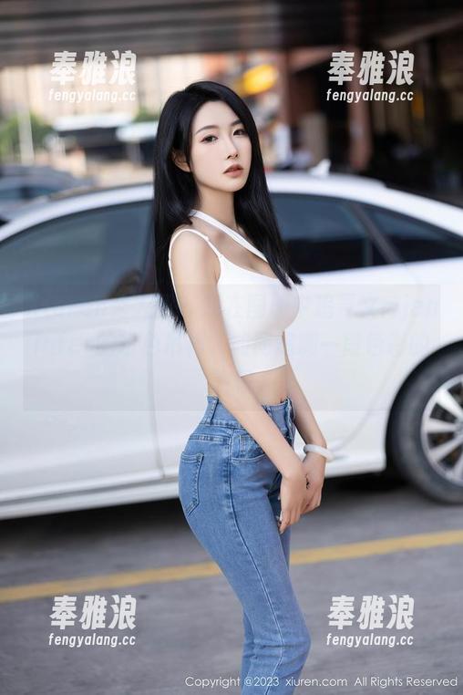 Xiuren秀人网-文芮jeninfer Xiuren秀人网 - 我在图册中追寻文芮jeninfer的粉色吊裙,如同追溯一段色彩的旅程