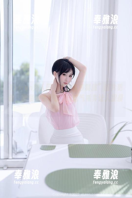 Xiuren秀人网-李丽莎 Xiuren秀人网 - “李丽莎制服”图片更新,服装倒是不错,但这气质真让人捉摸不透。