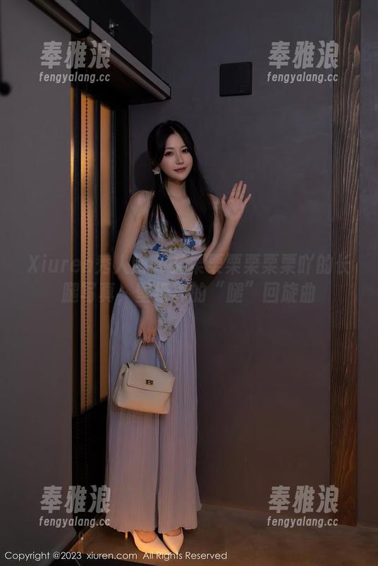 Xiuren秀人网 - 艾栗栗栗栗栗栗吖的长腿写真，壁纸界的“腿”回旋曲