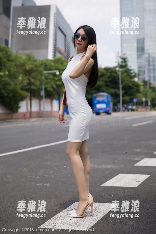 Xiuren秀人网-颖仪baby Xiuren秀人网 - 颖仪baby的泳装全套装备来了,图包里的水花声响不止~