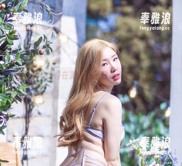 Yebin(전예빈)在游艇，图包连读者的心都得送上。