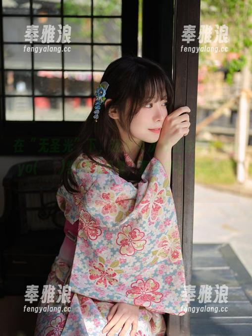 在“无圣光”下，还敢再次踏足校园？wuyo(우요)学姐的写真，真实得让人想喊停！