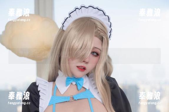咔喵 咔喵的泳衣美图,心想这颜色搭得真好…但这泳圈么?哈哈!