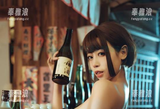 奈汐酱Nice 在奈汐酱Nice的私房写真中,猫耳是否是透明围裙的最佳配件?