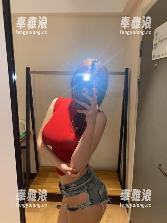 微密圈 - 奶宝妹纸的深夜游泳池：原图在哪？快来下载吧，好奇心都快爆表了！