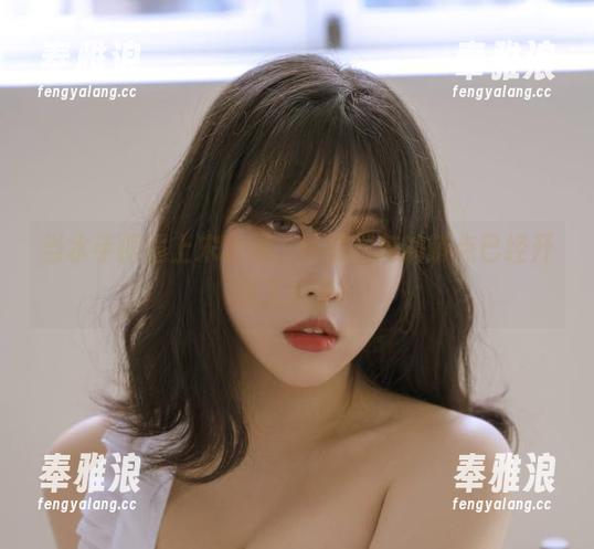 宋哈娜 当水手服遇上宋哈娜,私拍图包的萌点已经开到了极限!