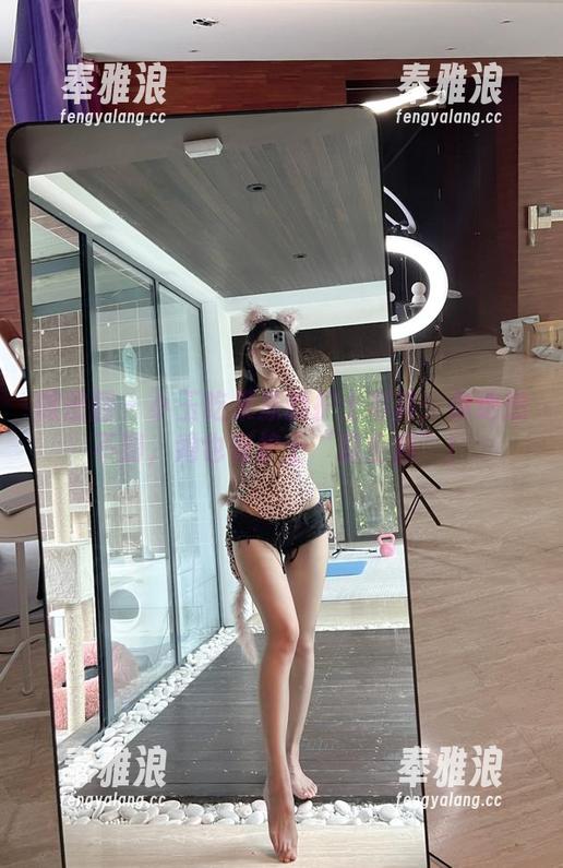 微密圈 - 小玉吃果冻的护士写真：你绝想不到，她也有护士“职业病”！