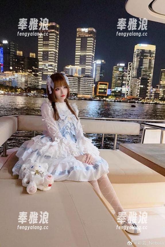 彩芸_Nebula的校服大赛：谁说只能穿一次？