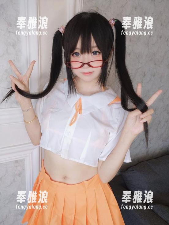 摇摇乐yoyo 原图分享:摇摇乐yoyo的职业装,在办公室绽放不同寻常的个性。