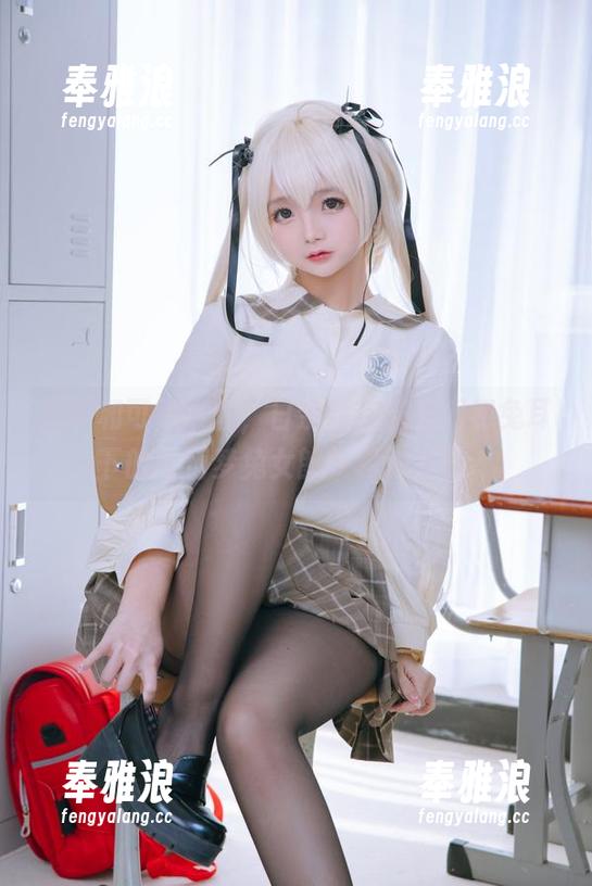 福利和可爱兼备，日奈娇在熊猫眼和兔耳下的《海梦兔女郎》真心不错。
