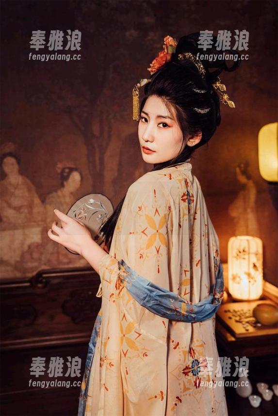这种婚纱也敢出门？星澜是澜澜叫澜妹呀一路无圣光，照片全是情绪。