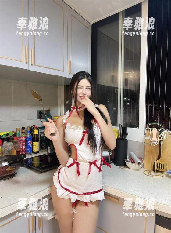 李嘉欣97 微密圈 - 私拍合集里的短裙奇遇:李嘉欣97,你这是要开个‘裙’博会吗?