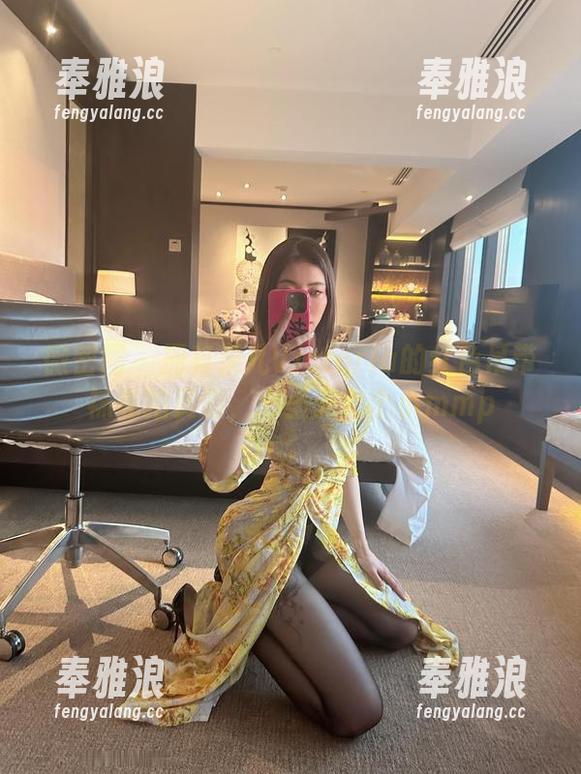 微密圈 - 拥有果儿Victoria的红色吊带袜私拍资源，心里无数个小mmp