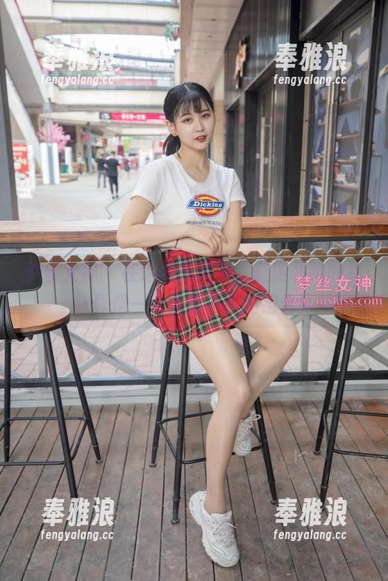 梦丝女神 - 在这组美图中，璇璇和她的棉袜真是一对儿忘不了的组合！