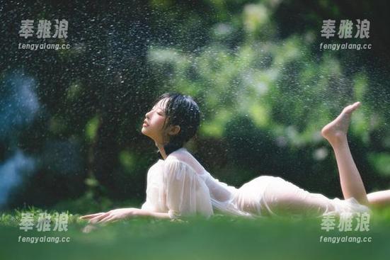 清水由乃 下载清水由乃的黑丝毛衣作品集,喵,怎么感觉好像在偷看?