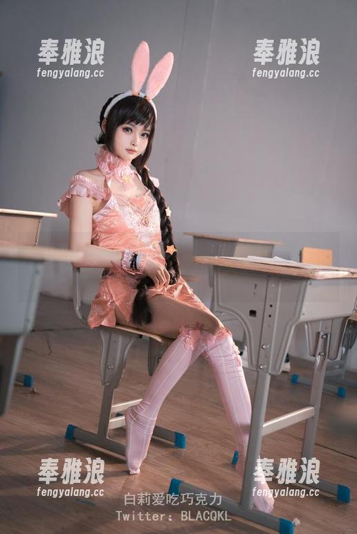 这张白莉爱吃巧克力的古风汉服写真，让人想发明一个‘古代时空回归器’