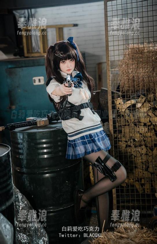 白莉爱吃巧克力展示最新职业装，资源等你探捡