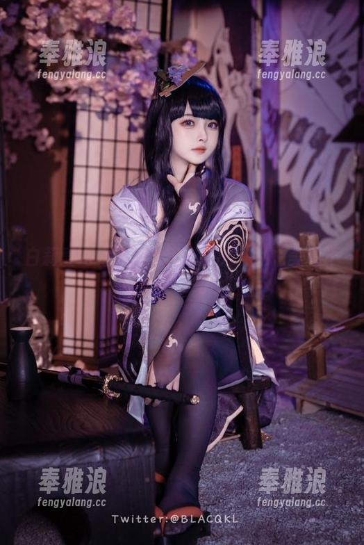 白莉爱吃巧克力宵宫的魔力：私拍美图不可思议的结合！