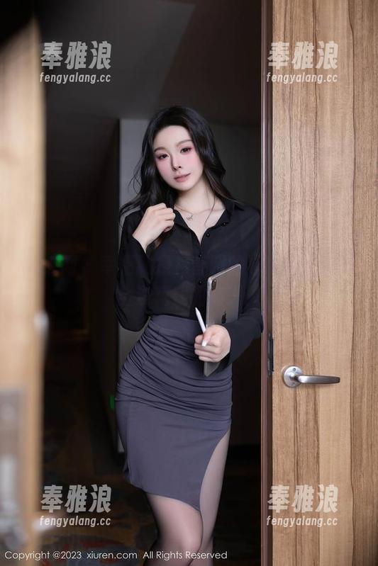 秀人网 - 幸福就是月音瞳的泳装美图，完全没花钱的高兴！