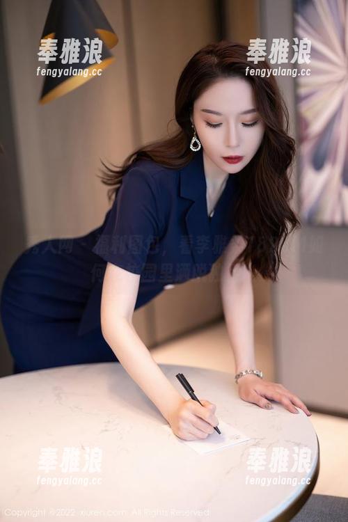 秀人网 - 福利图包，看李雅柔182CM如何在校园里洒脱独行。
