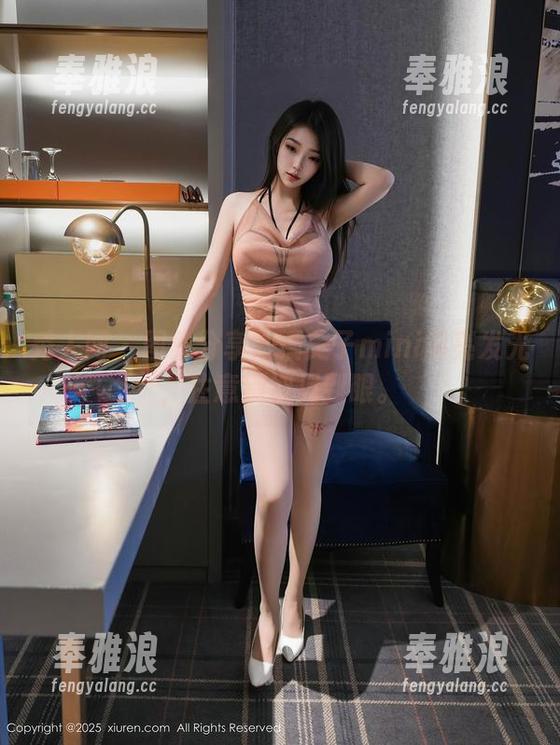 秀人网-糯美子mini 秀人网 - 图集分享:糯美子mini闪亮发光,注意别被晃到眼。
