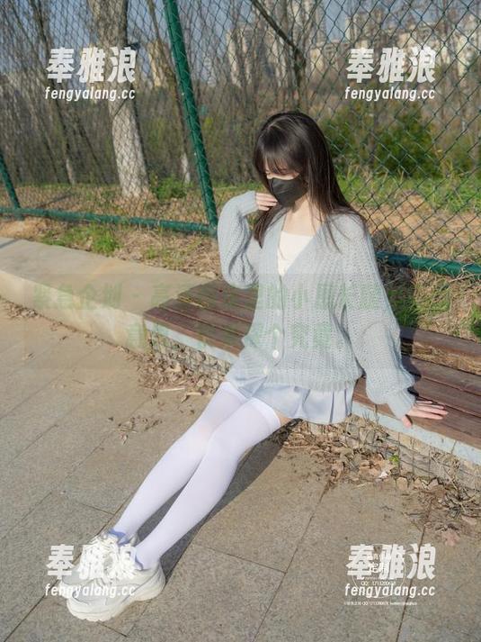 紧急企划 - 高清图库里的小恩长腿，有点意思，快来探个究竟。