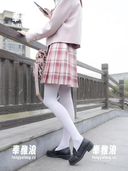 紧急企划 - 套装青春气息，私房里的林书辞完全抛开了矜持。
