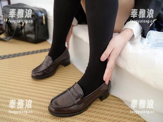 紧急企划 - 短裙配见希w，照片里全是心机的无声诱惑