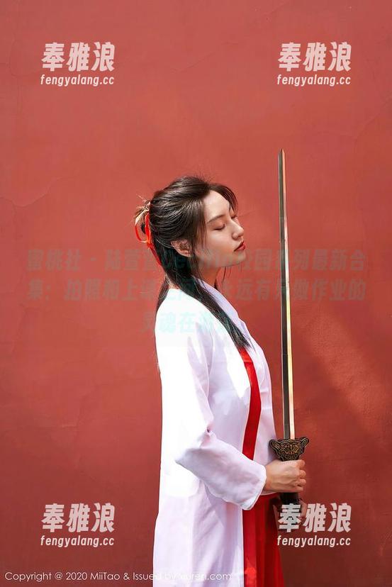 蜜桃社-陆萱萱Cecilia 蜜桃社 - 陆萱萱Cecilia校园系列最新合集:拍照和上课之间,永远有只做作业的灵魂在游荡。