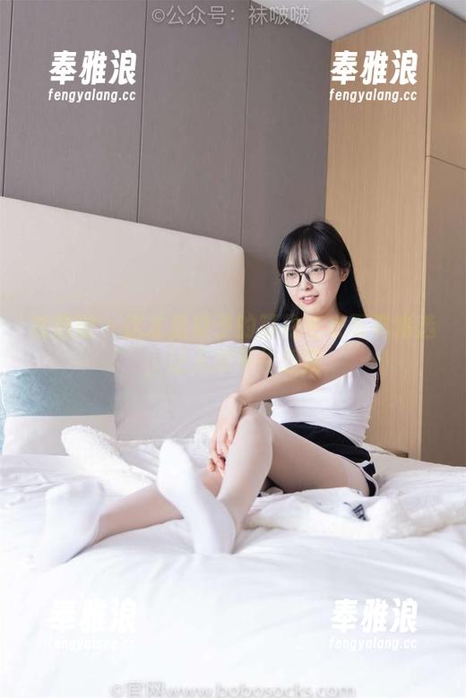 袜啵啵-稚予 袜啵啵 - 这才是稚予的简约毛衣写真精选,让人忍不住想摸