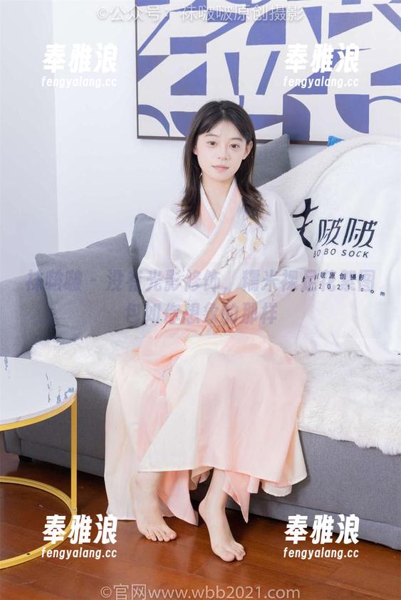 袜啵啵-糯米 袜啵啵 - 没有光影修饰,糯米裸足花絮图包如你想象的那样