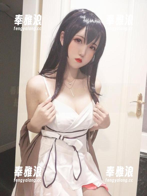 看阿薰kaOri的黑精灵女王奥利卡，套图拍得太完美了，越看越想再多看几遍。