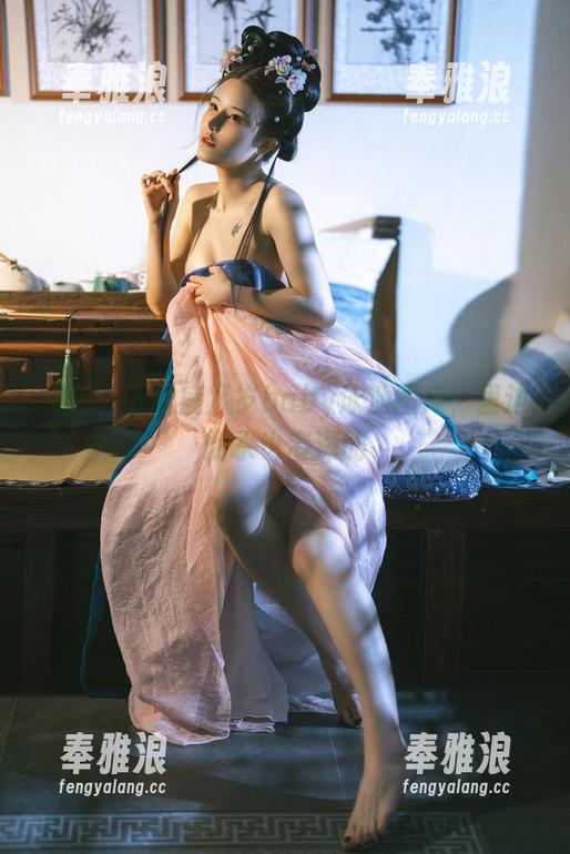 来吧，下载鹿八岁baby泳池图库，里边的水也蛮深的