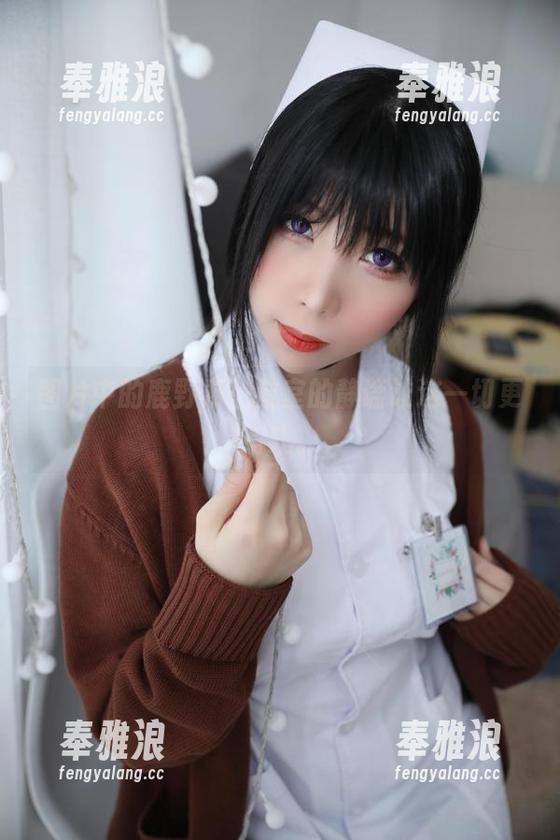 鹿野希 图片中的鹿野希,教室的静谧让这一切更有戏。